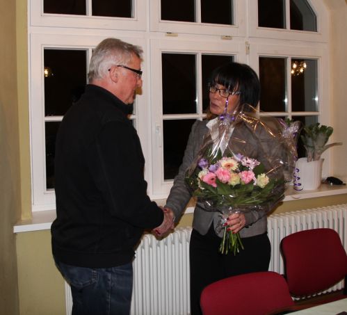 Bürgermeisterin Kerstin Ternes gratuliert Herrn Christian Schöne zur Wahl zum Ortsvorsteher
