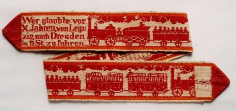 Hosenträger mit dem Motiv der SAXONIA anlässlich der Erföffnung der "Leipzig-Dresden-Eisenbahn" mittels Jacquardtechnik 1839 von der Firma C.G. Boden gewebt.