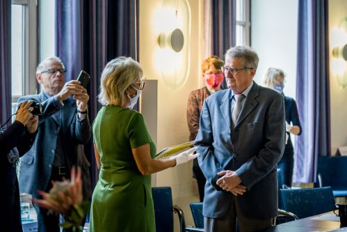 Kulturministerin Barbara Klepsch und Bernd Franke bei der Übergabe der Auszeichnung »Ehrenamt im Museumswesen« (© Michael Schmidt)