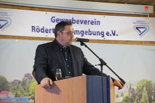 Gewerbevereinvorsitzender Ralf Buschan bei der Eröffnungsrede