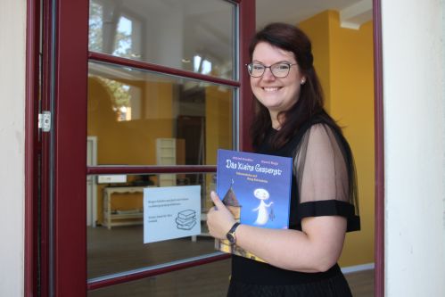 Kaja Wolf mit ihrem Lieblings-Kinderbuch