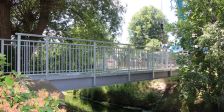 Neue Stahlbrücke trotzt Wind und Wetter: Sicherer Übergang über die Große Röder