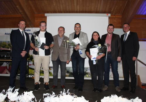 Paul Liebold (2.v.l.), Ralf Buschan (4.v.l.) und Anke Cords-Miersch (5.v.l.) wurden zum Neujahrsempfang für ihr ehrenamtliches Engagement ausgezeichnet