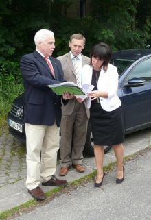 Innenstaatsekretär Dr. M. Wilhelm, BM Kerstin Ternes und Landtagsabgeordneter A. Mikwauschk