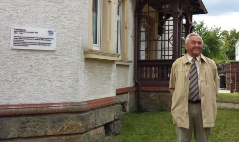 Auf Initiative von Dr. Adolf Scholz entstand die Gedenktafel am Haus Poststraße 1 zu Ehren Dr. med. E. Linke.