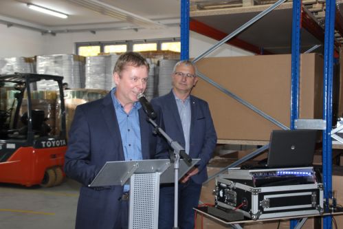 Heiko Grundmann und Tino Standfuß (rechts im Bild) halten Rückblick auf die rasante Firmengeschichte
